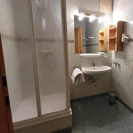 Höller *